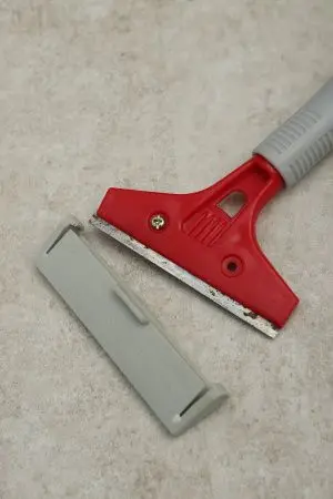 Вик: Скребок с пластиковой ручкой MRY