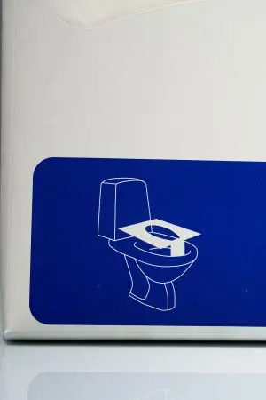 Вик: Покрытия на унитаз 250л 1/2 сложения индивидуальные 100% целлюлоза водорастворимые белые Protissue Comfort