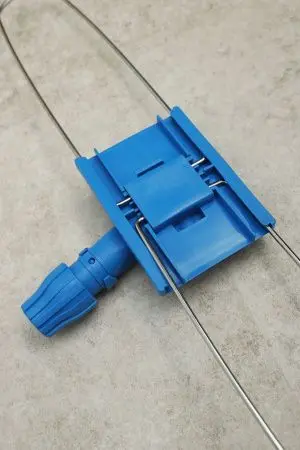 Вик: Держатель мопов 60см под карман метал рамка синий MRY