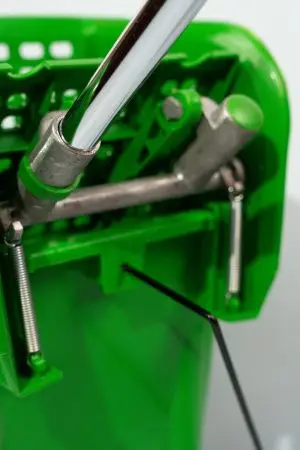 Вик: Тележка 1х20 пластик с отжимом зеленая MRY