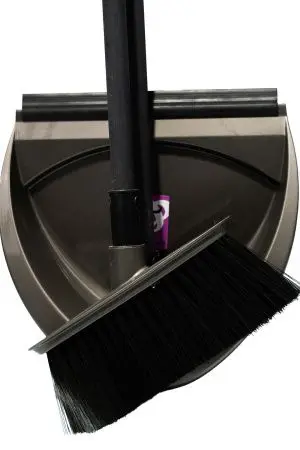 Хозяйственный инвентарь: Совок для мусора пластик со щеткой "Ленивка" складной Svip Классика