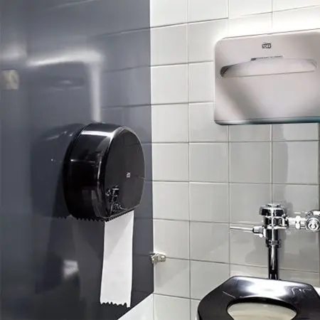 Tork: Диспенсер V1 для покрытий на унитаз белый