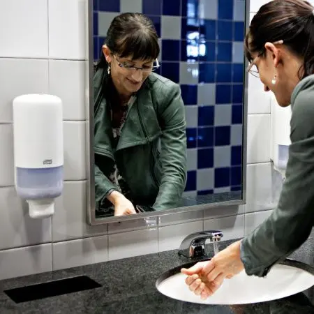 Tork: Диспенсер S1/S11 Elevation 1л для жидкого мыла белый