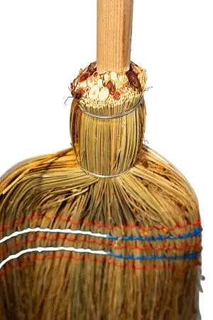 Хозяйственный инвентарь: Метла Сорго с длинной ручкой Люкс