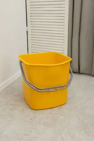 Вик: Ведро 20л пластик MRY желтое