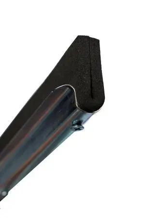Вик: Сгон для пола 55см сталь, бензостойкая черная резина Uctem