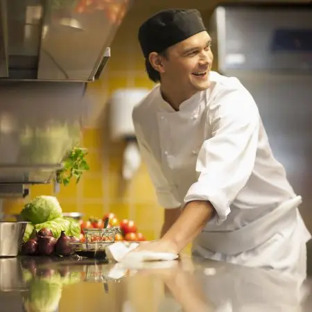 Tork: Диспенсер М2 Elevation для полотенец ЦВ белый