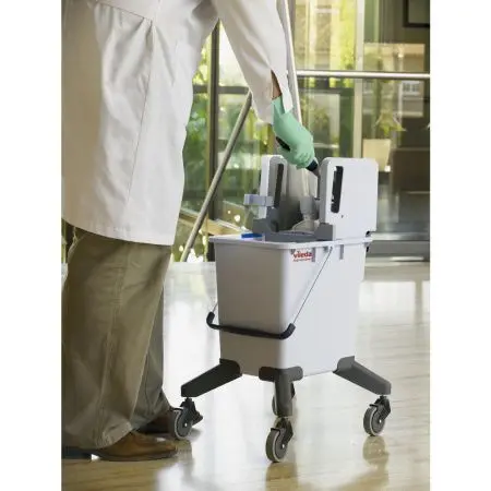 Vileda: КомбиСпид Ведро 25л с вертикальным отжимом на колесах